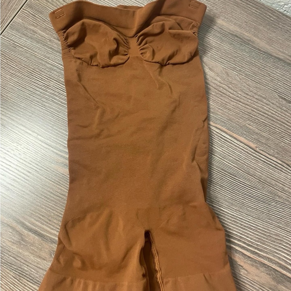 skims strapless seamless sculpt bodysuit shortie